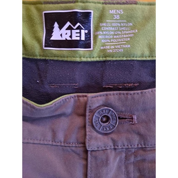 REI Tan and Gray Short with Front and Back Pockets Size 38 - Picture 4 of 6